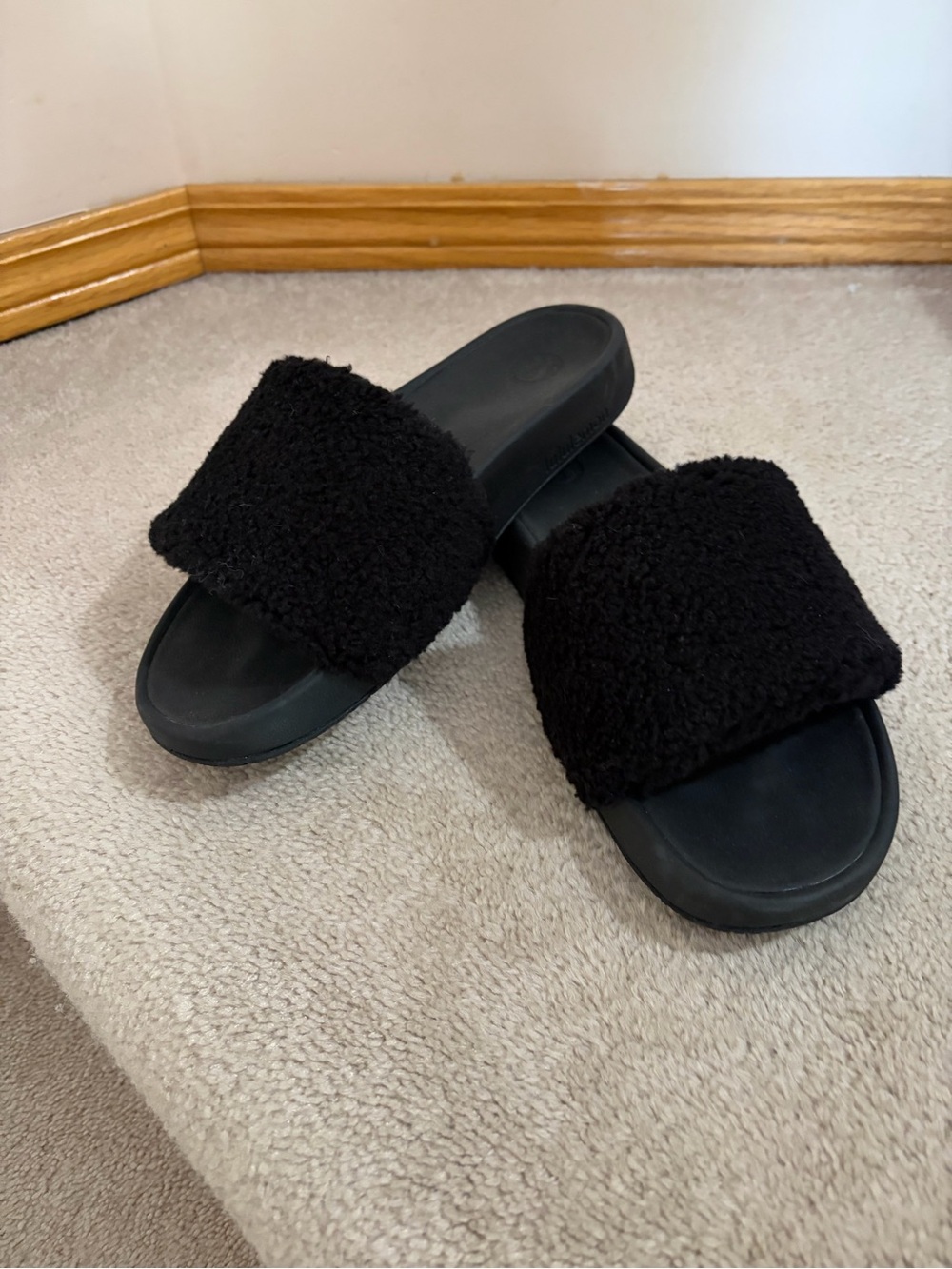 lululemon athletica Black restfeel Fleece Slide Sandals - Womens